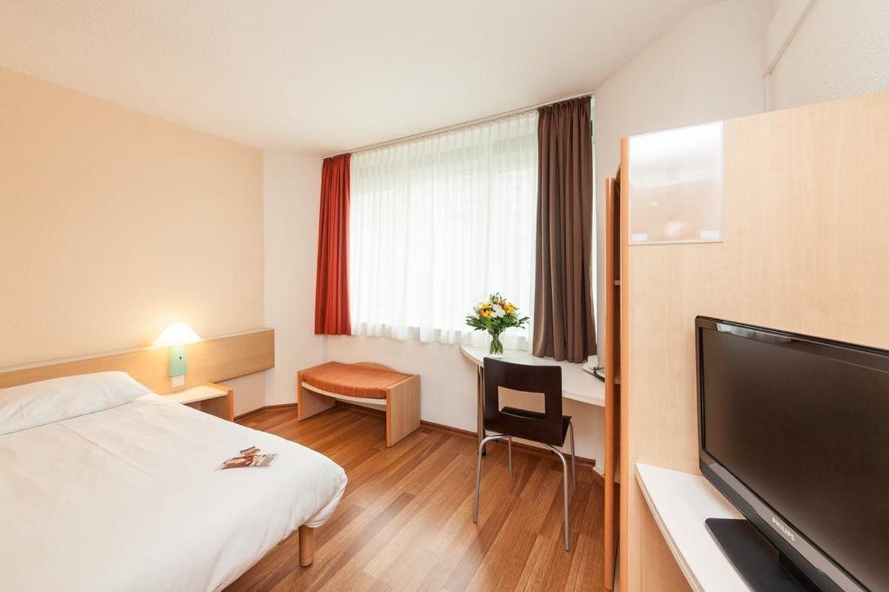 Select Hotel Wiesbaden City Bagian luar foto
